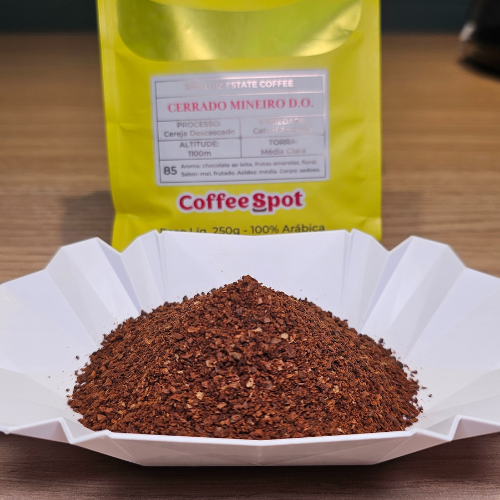 YLW - CAFÉ EM GRÃOS 250g - Chocolate ao Leite, Avelã, Mel, Frutas Amarelas (Carambola), Floral